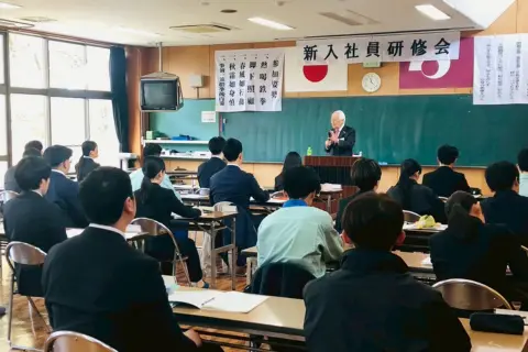 新入社員・中途社員研修会の研修風景 1